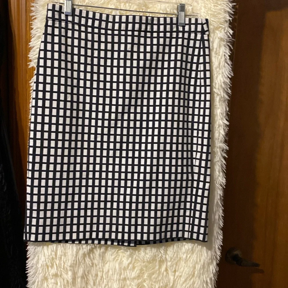 J Crew Black Women’s Black/White Checkered Pencil Skirt. Size 2 - Picture 1 of 7